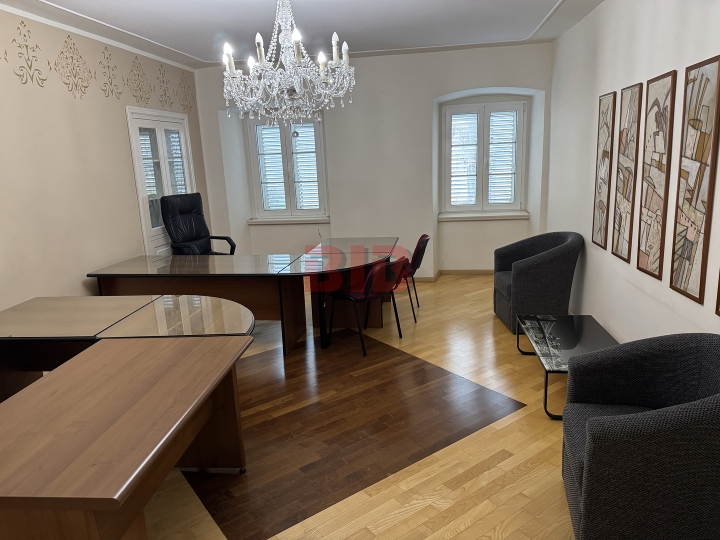 Rijeka-Korzo, kvalitetno uređen stan, 136m2, 2. kat