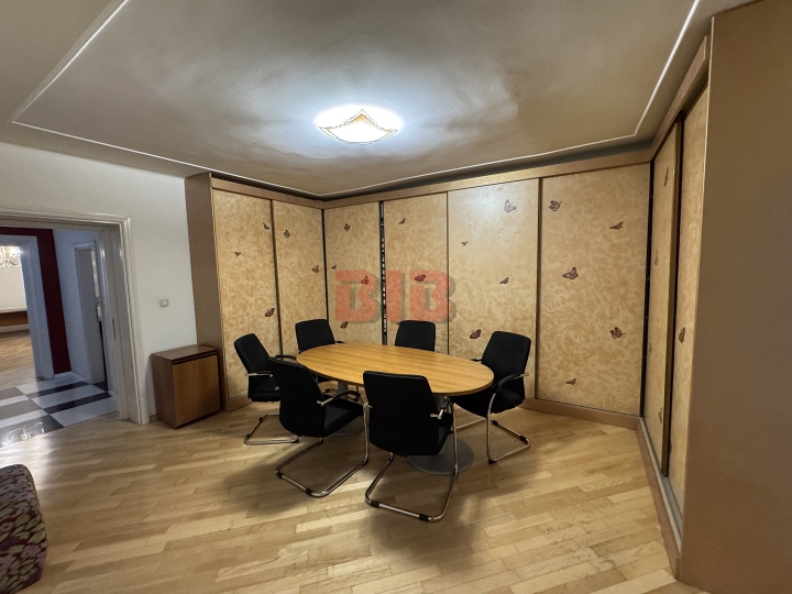 Rijeka-Korzo, kvalitetno uređen stan, 136m2, 2. kat