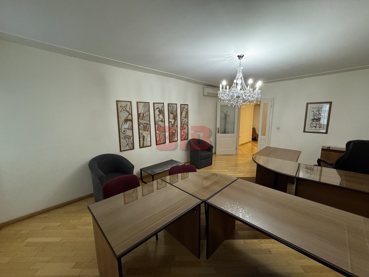 Rijeka-Korzo, kvalitetno uređen stan, 136m2, 2. kat