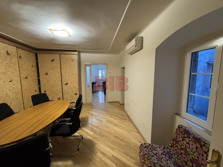 Rijeka-Korzo, kvalitetno uređen stan, 136m2, 2. kat