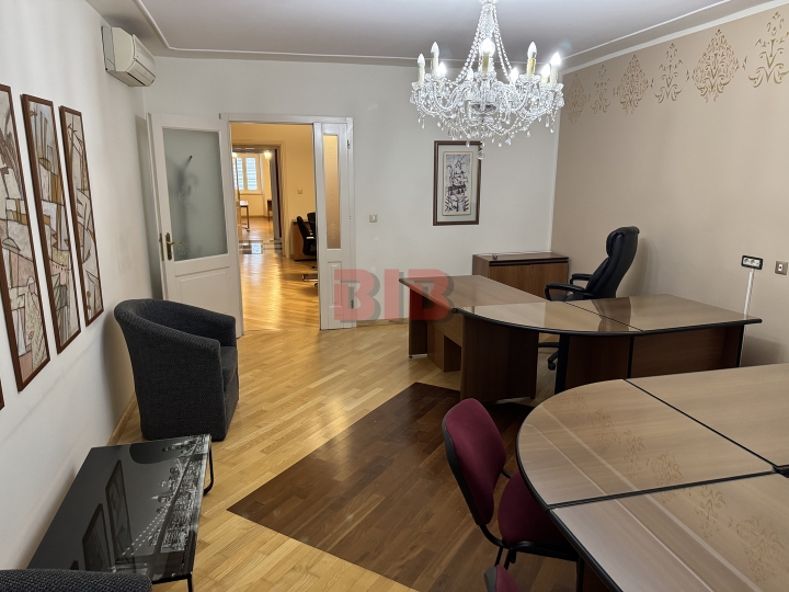 Rijeka-Korzo, kvalitetno uređen stan, 136m2, 2. kat