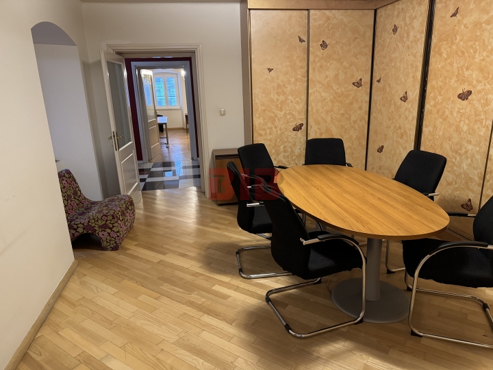 Rijeka-Korzo, kvalitetno uređen stan, 136m2, 2. kat