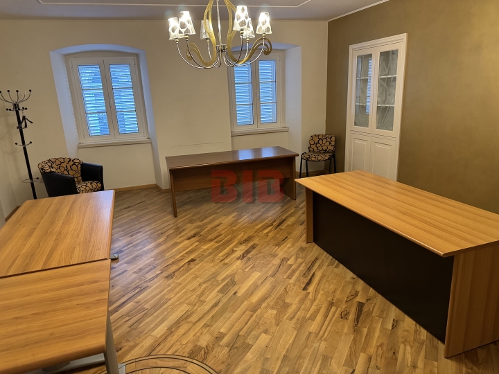 Rijeka-Korzo, kvalitetno uređen stan, 136m2, 2. kat