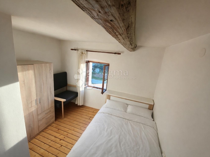 Glavani – kuća P+1+potkrovlje + kamena kućica, useljivo, 181.000 €