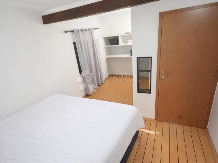 Useljiva kuća u Glavanima + dodatni kameni objekt za renovaciju!