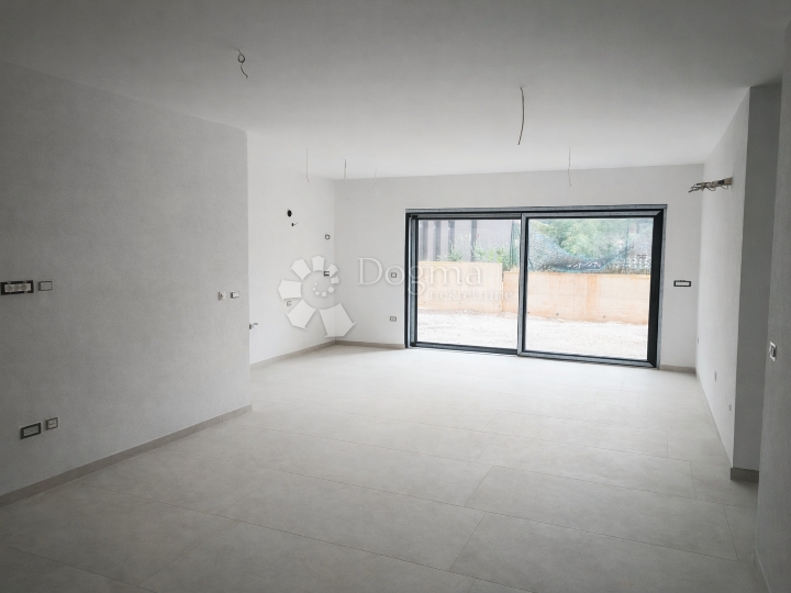 Rovinj - Stan u novogradnji 500m od mora