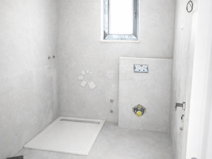 Rovinj - Stan u novogradnji 500m od mora