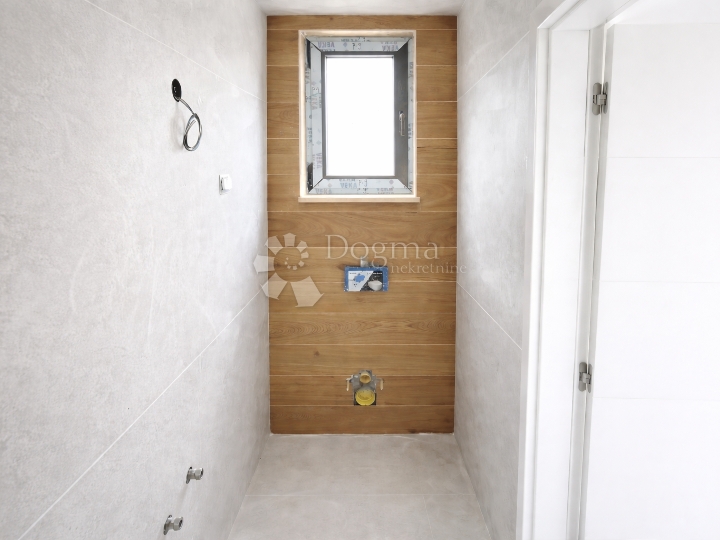 Rovinj - Stan u novogradnji 500m od mora