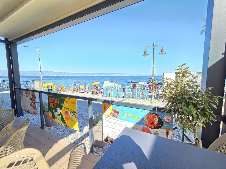 Traži se radnik u kuhinji (M.Draga)