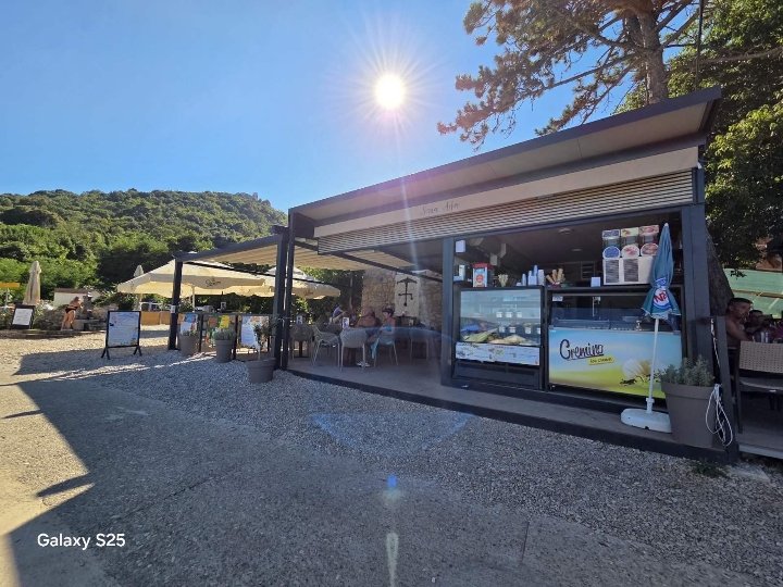 Traži se radnik u kuhinji (M.Draga)