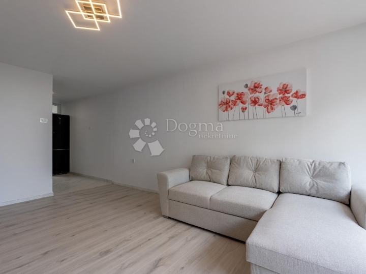 Novo na tržištu, 2S+DB, potpuno adaptiran i namješten!!