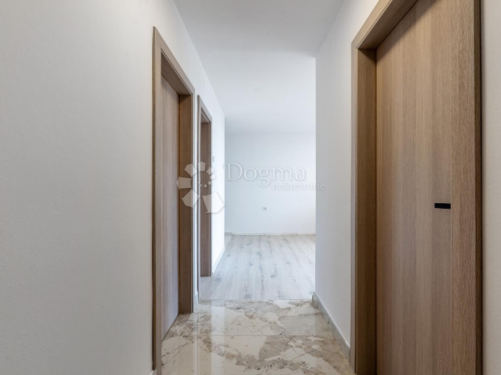 Novo na tržištu, 2S+DB, potpuno adaptiran i namješten!!
