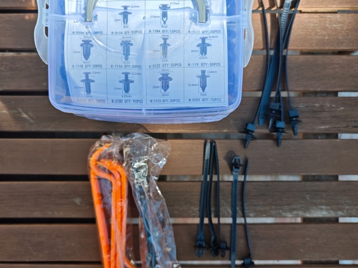 Set univerzalnih kopči