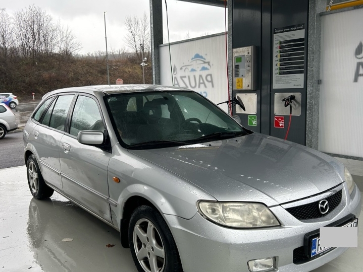 Mazda 323F, 2003. reg. do 4/2027. god.