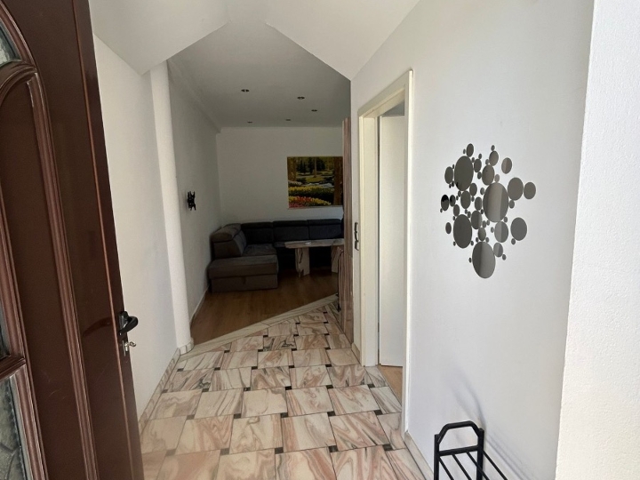 Iznajmljuje se namješten stan 45 m²