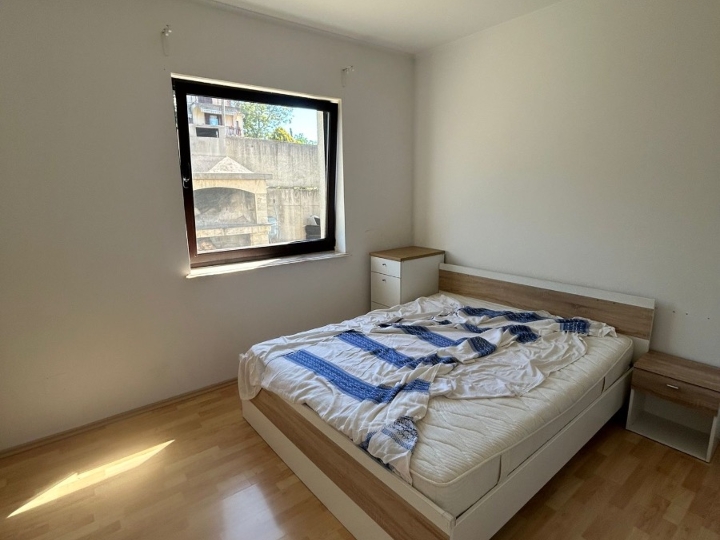 Iznajmljuje se namješten stan 45 m²