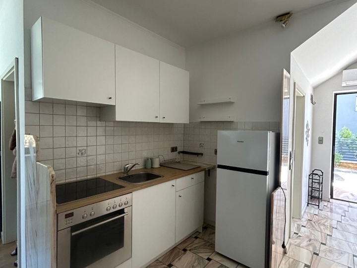 Iznajmljuje se namješten stan 45 m²