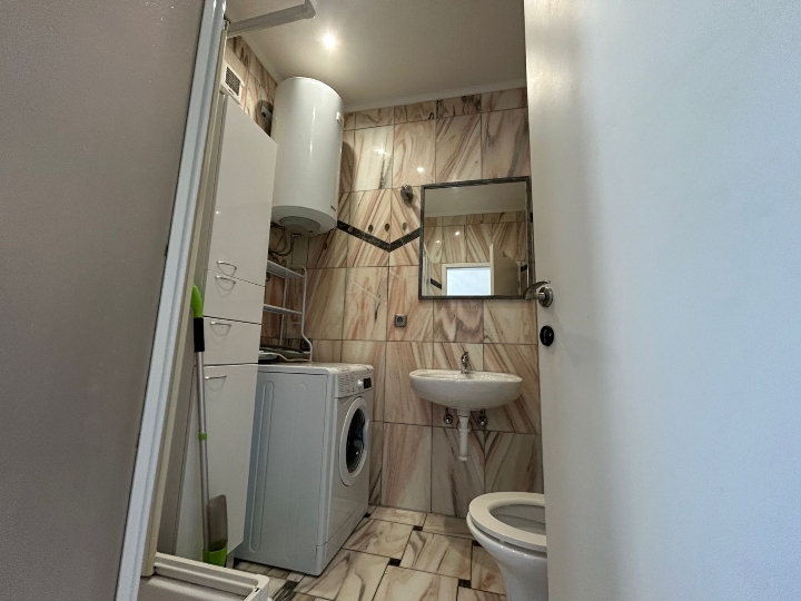 Iznajmljuje se namješten stan 45 m²