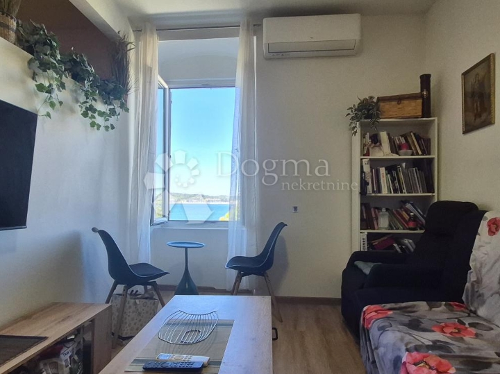 Stan 40.82 m2, 300 m od mora