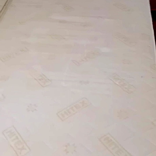 Krevet 180x200 s madracima