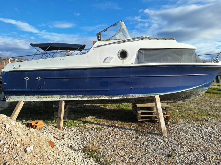 Bora 2 cabin