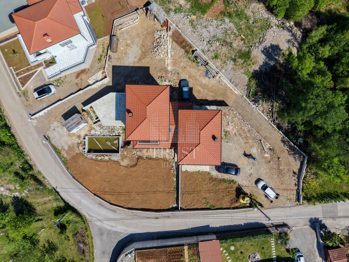 Matulji, Mučići - novogradnja! Dvojna kuća s okućnicom i garažom