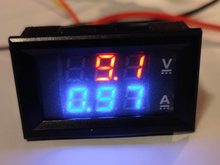 Volt/ampermetar ugradbeni 30V 10A