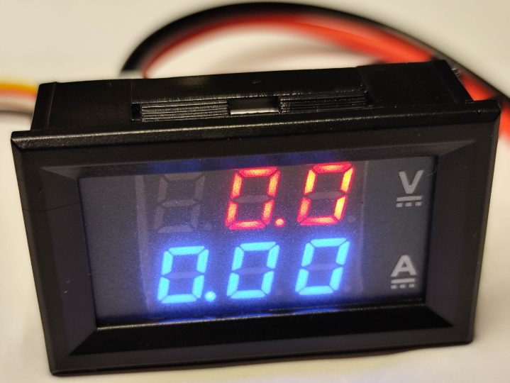Volt/ampermetar ugradbeni 30V 10A