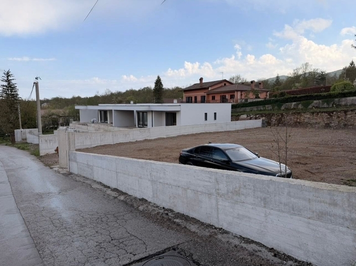 Građ. teren, Veli Brgud – 809 m²  pripremljen za gradnju – odmah spreman!
