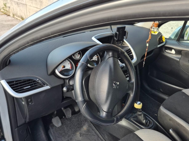 Peugeot 207 1.6 hdi 80 kw