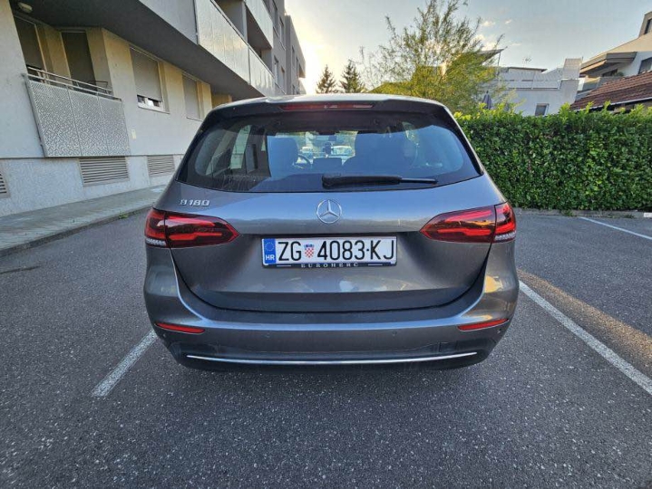 Mercedes B 180