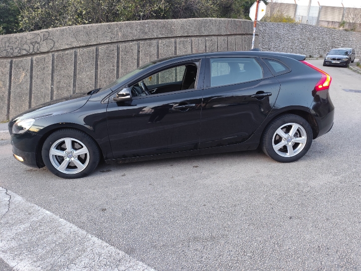 Volvo V40 2.0 D, 2016. god.
