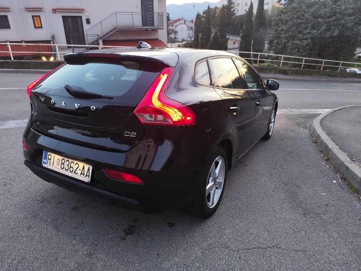 Volvo V40 2.0 D, 2016. god.