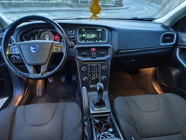 Volvo V40 2.0 D, 2016. god.