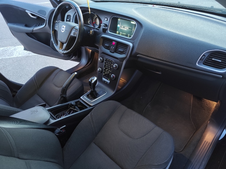 Volvo V40 2.0 D, 2016. god.
