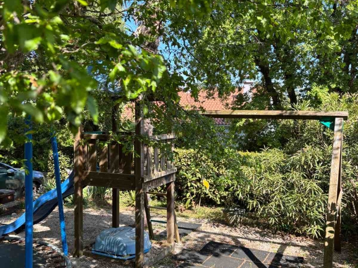 Ljuljačka, trampolin i tobogan