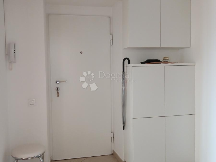 Najam - odličan 1S+DB stan na Pećinama
