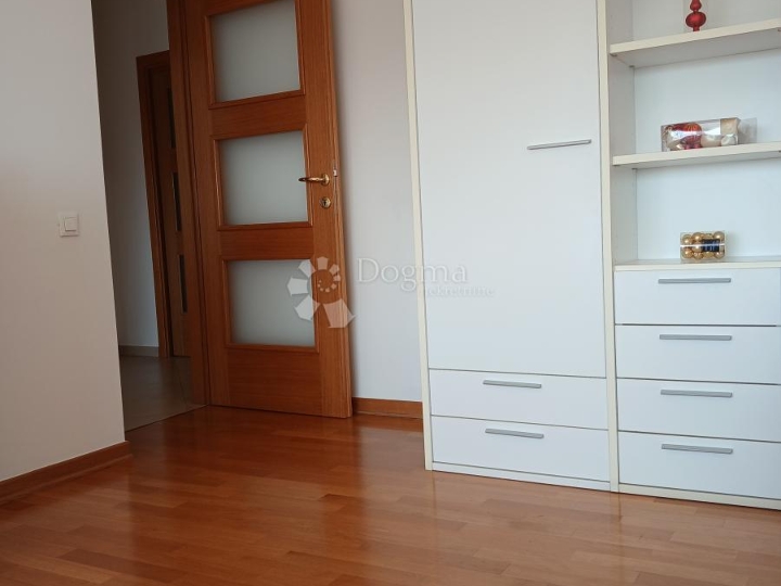 Najam - odličan 1S+DB stan na Pećinama
