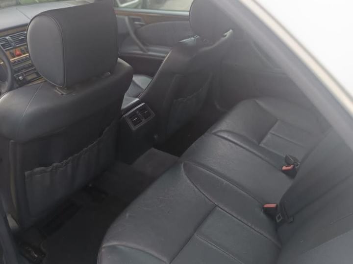 Mercedes e200 benzin, 2000. god.