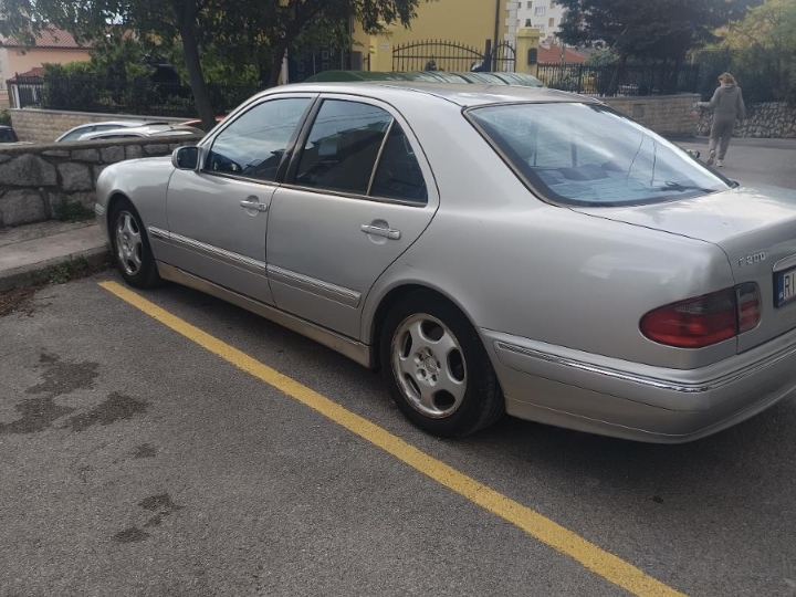 Mercedes e200 benzin, 2000. god.