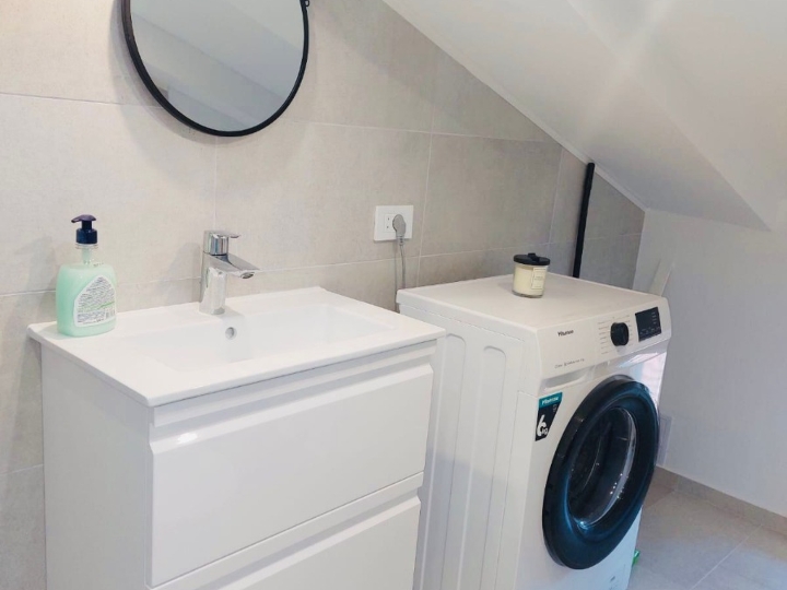 Rijeka-Centar, dugoročno iznajmljujem studio apartman 1 osobi
