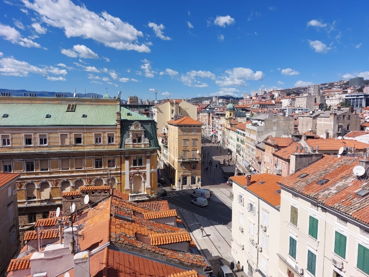 Rijeka-Centar, dugoročno iznajmljujem studio apartman 1 osobi