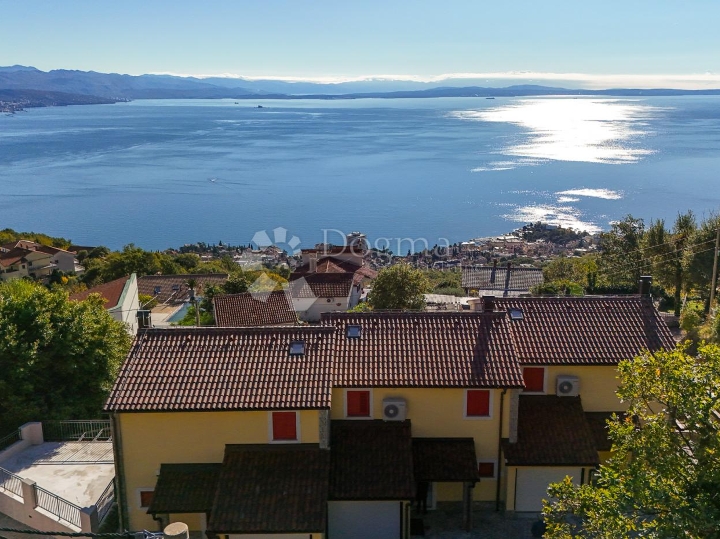 Premium kuća u nizu – bazen, garaža, podno grijanje