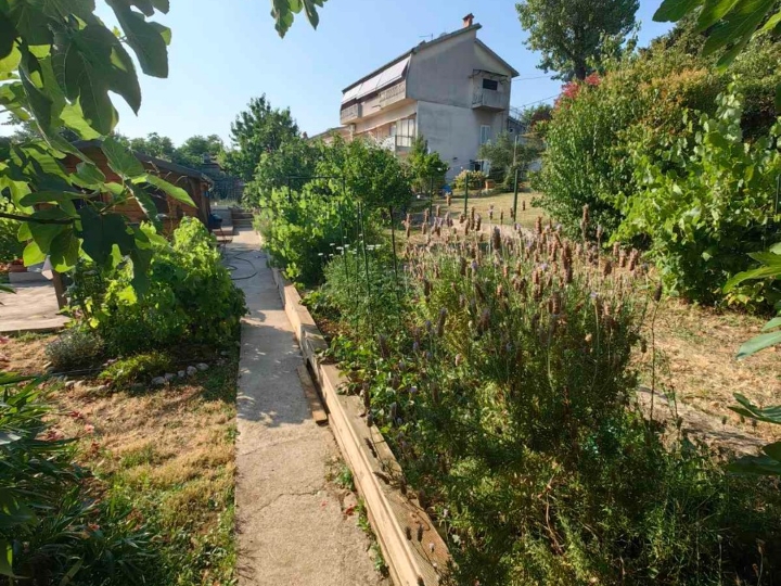 Najam stana s vrtom na Kozali
