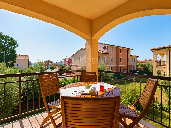 Novigrad – dva stana u jednom + bazen i privatni parking