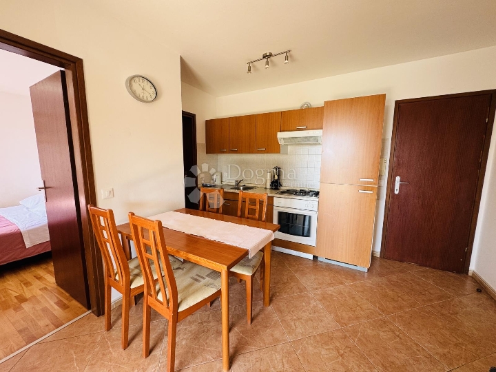 Novigrad – dva stana u jednom + bazen i privatni parking