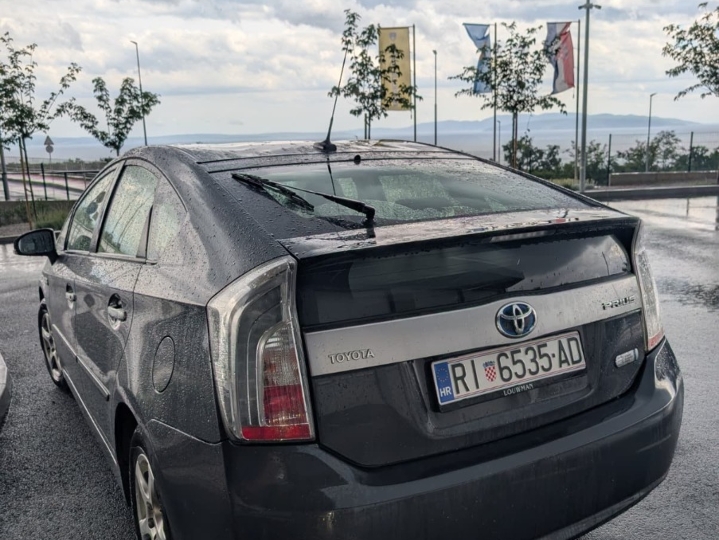Toyota Prius Plug-in Hybrid, 2013., Executive, kamera, LED