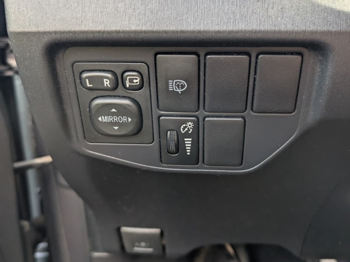 Toyota Prius Plug-in Hybrid, 2013., Executive, kamera, LED