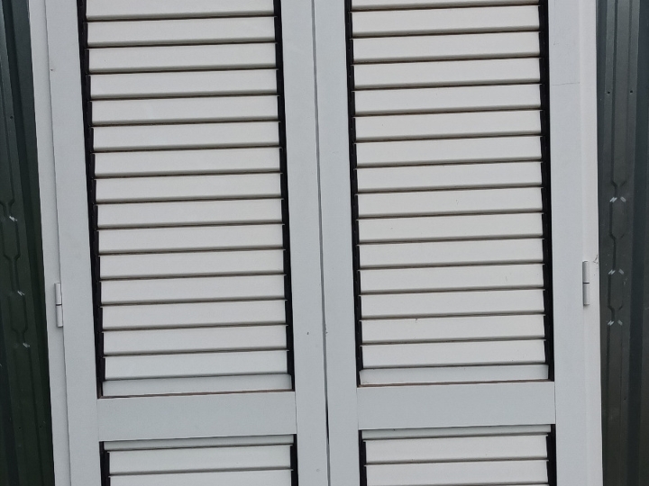 PVC vrata sa griljama