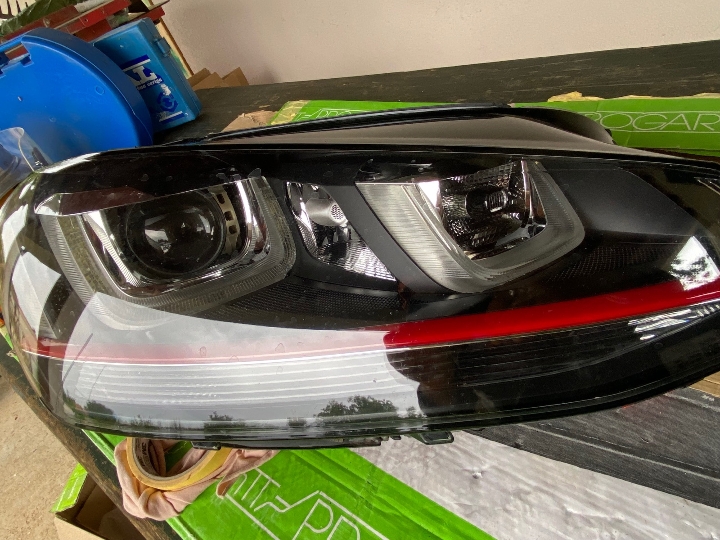 VW 7 GTI prednji farovi